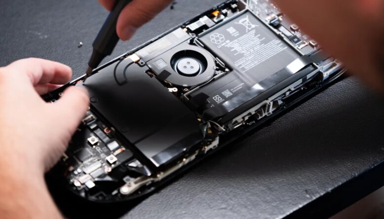 Valve e iFixit se acertam: bateria do Steam Deck LCD continuará disponível para reposição