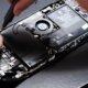 Valve e iFixit se acertam: bateria do Steam Deck LCD continuará disponível para reposição