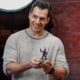 Amazon confirma Mike Flanagan como roteirista da adaptação de Warhammer 40.000 com Henry Cavill