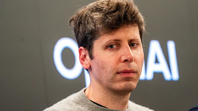 Sam Altman afirma que a singularidade da IA já chegou e defende autorregulação do setor