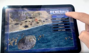 Comandante da IA: chefe do Google AI Studio usa Claude Fable 5 para rodar Command & Conquer no iPhone