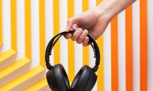 Headset gamer SteelSeries Arctis Nova Pro Wireless tem desconto de mais de US$ 100 em oferta de embalagem danificada