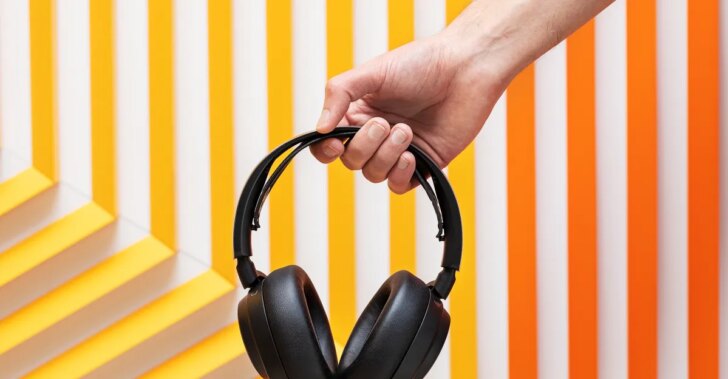 Headset gamer SteelSeries Arctis Nova Pro Wireless tem desconto de mais de US$ 100 em oferta de embalagem danificada