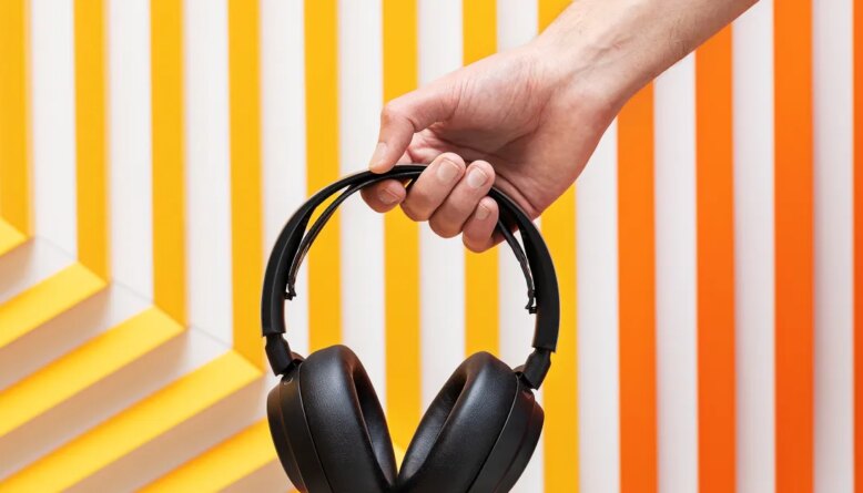 Headset gamer SteelSeries Arctis Nova Pro Wireless tem desconto de mais de US$ 100 em oferta de embalagem danificada
