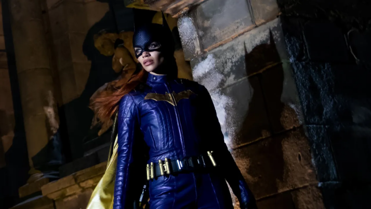 JK Simmons lamenta cancelamento de Batgirl e diz que filme era promissor