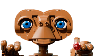 LEGO lança figura de E.T. em tamanho real de quase um quarto da altura do personagem