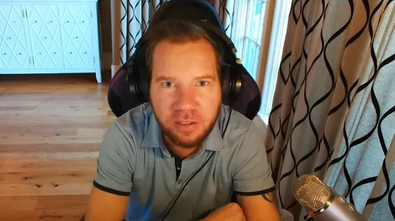 Cliff Bleszinski revela luta contra alcoolismo e cogita retorno ao desenvolvimento de jogos