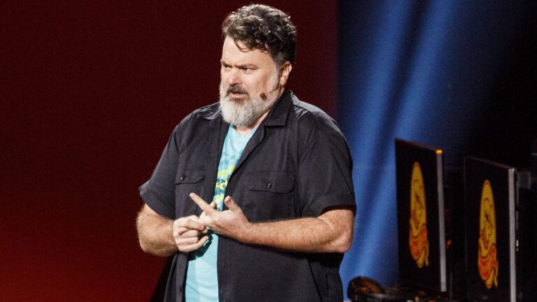 Tim Schafer anuncia demissões na Double Fine três semanas após Xbox liberar estúdio: Só a sobrevivência nos levaria a uma ação tão dolorosa