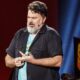 Tim Schafer anuncia demissões na Double Fine três semanas após Xbox liberar estúdio: Só a sobrevivência nos levaria a uma ação tão dolorosa