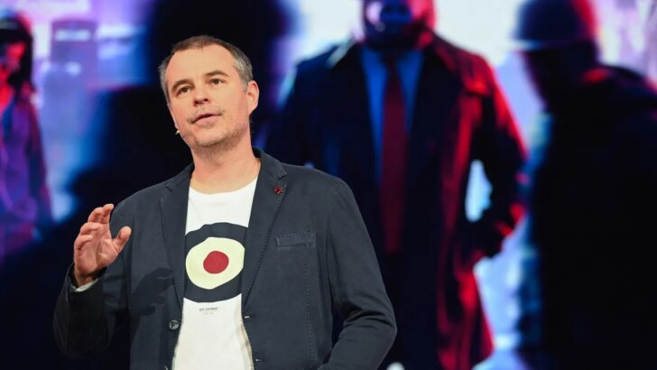 Ex-diretor de Assassin’s Creed e Watch Dogs compara desenvolvimento de jogos AAA a ‘trabalhar com barris em chamas caindo de um canteiro de obras’