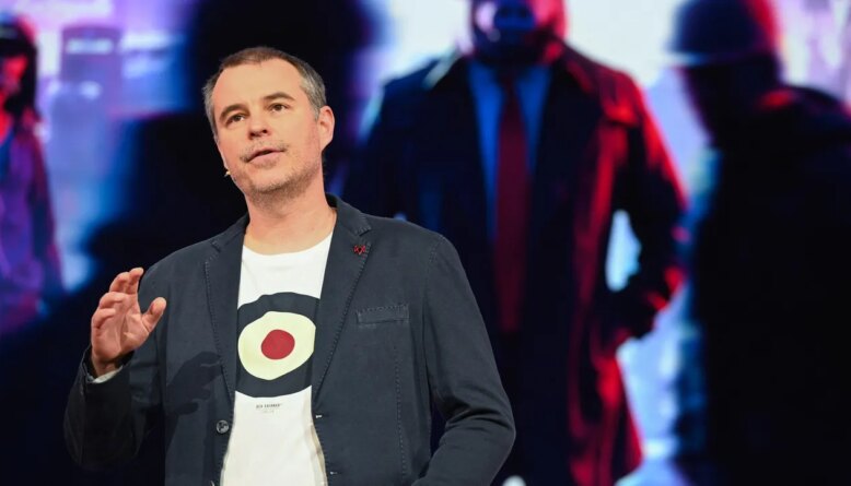 Ex-diretor de Assassin’s Creed e Watch Dogs compara desenvolvimento de jogos AAA a ‘trabalhar com barris em chamas caindo de um canteiro de obras’