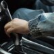 Dirigir carro manual pode prevenir demência, sugere neurocientista criador de Brain Training