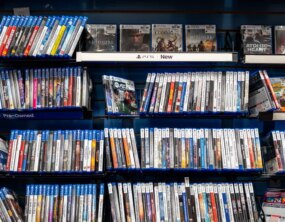Cohen, da GameStop, minimiza fim dos discos físicos da Sony: Totalmente irrelevante