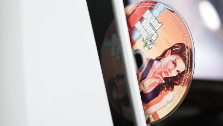 Sony mantém plano de aposentar discos físicos de PlayStation em 2028 e reconhece críticas da comunidade