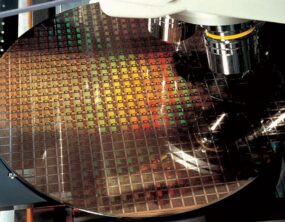 TSMC anuncia mais US$ 100 bilhões em investimentos nos EUA em meio a avanço da produção chinesa