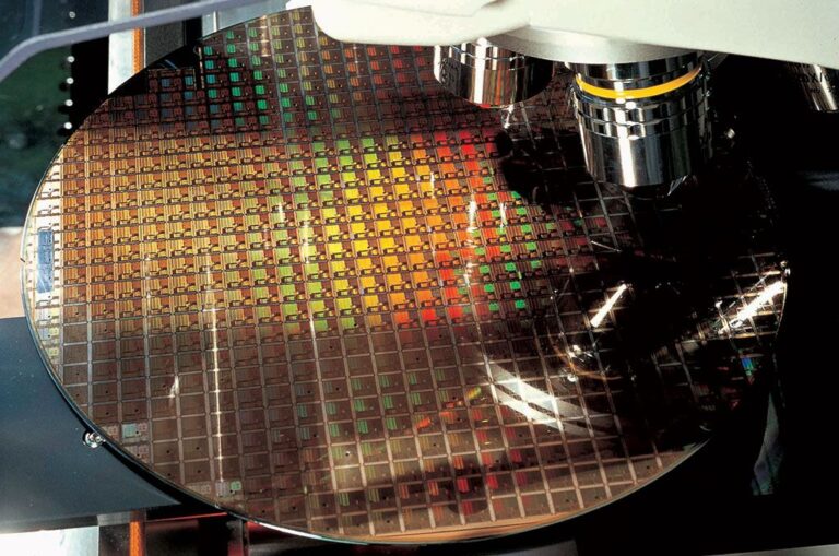 TSMC anuncia mais US$ 100 bilhões em investimentos nos EUA em meio a avanço da produção chinesa