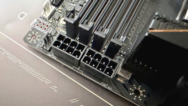 Nova Lake: placa-mãe Z990 com três conectores de 8 pinos sugere consumo de até 474 W em CPUs de 52 núcleos