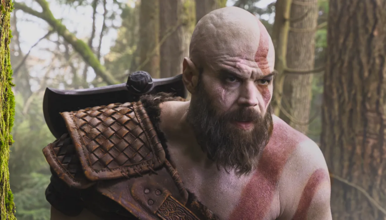 Ryan Hurst rompe o bíceps em gravação da série de God of War e produção pode atrasar até 2027