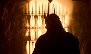 Charlie Vickers chora ao pisar no set de ‘Os Anéis de Poder’ para forjar o Um Anel; 3ª temporada será mais sombria