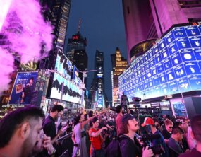 Pokémon Go: sorteados para evento exclusivo em Times Square vendem Mewtwo raro por até US$ 10 mil e quebram regras do jogo