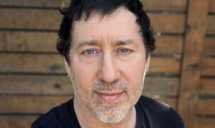 Criador de Dishonored, Harvey Smith anuncia novo estúdio, Black Pony Immersive, focado em simulações imersivas