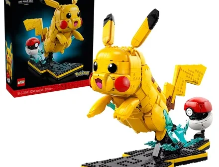LEGO Pokémon Pikachu and Poké Ball