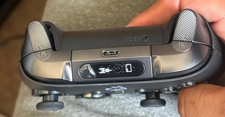 Vazam fotos de protótipo do Xbox Elite Series 3 com tela embutida e botão de pareamento inédito