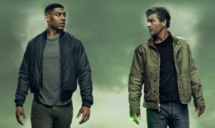 Lanterns estreia com mistério terrestre e dupla eletrizante: review sem spoilers do 1º episódio