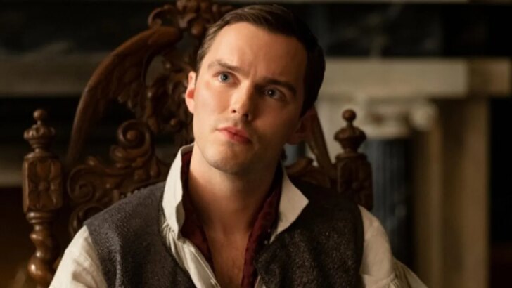 Nicholas Hoult será Gilderoy Lockhart na 2ª temporada da série de Harry Potter da HBO