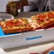 Dominos Lança a Pizza Domino, Inspirada em Seu Logotipo, com Estilo Detroit