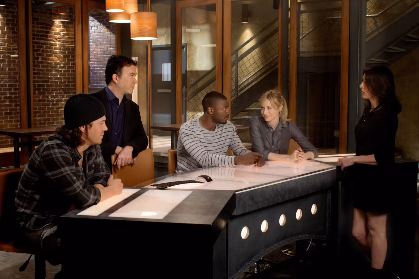 Aldis-Hodge-Gina-Bellman-Beth-Reisgraf-Timothy-Hutton-Christian-Kane-Leverage