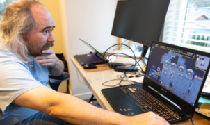 Criador de Dwarf Fortress critica CEOs e uso de IA na indústria: Todo mundo que conheço tem chefe enlouquecendo