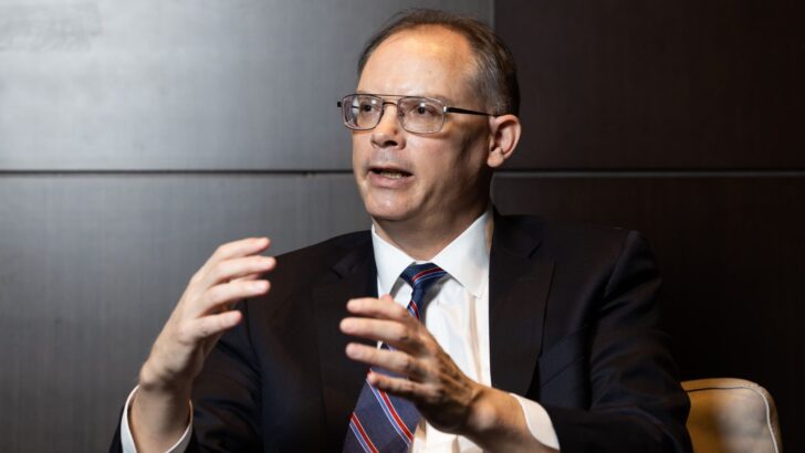 Tim Sweeney critica plano da União Europeia de banir redes sociais para menores de 13 anos