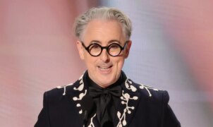 Alan Cumming revela bastidores de Avengers: Doomsday: não entendi o roteiro, só fui correr