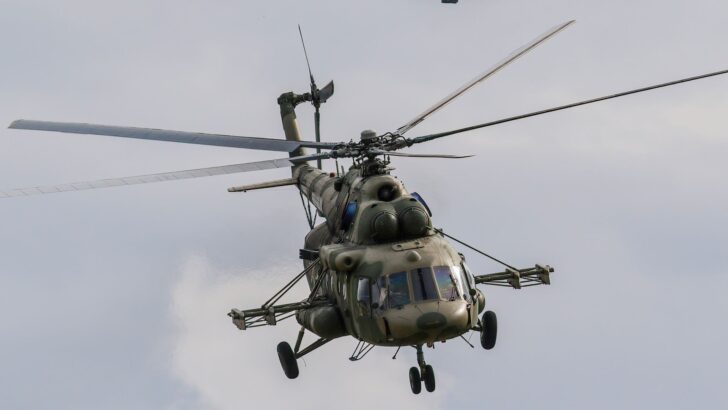 Stalker 2: chaveiros feitos de helicóptero russo abatido ajudam a limpar minas na Zona de Chernobyl