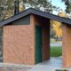 Banheiro abandonado vira inspiração para builds de survival: 8 paredes, 4 telhados e espaço para uma cama