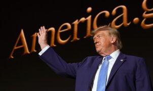 Trump renomeia Inteligência Artificial para Super Inteligência e deixa regulação da IA nas mãos das próprias empresas