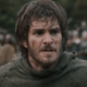 Andrew Garfield manda recado para bilionários com novo filme sobre revolta camponesa
