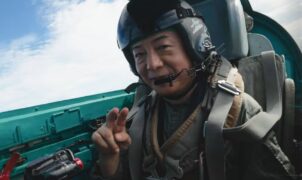 Diretor de Ace Combat finalmente voa em um caça de verdade após 30 anos