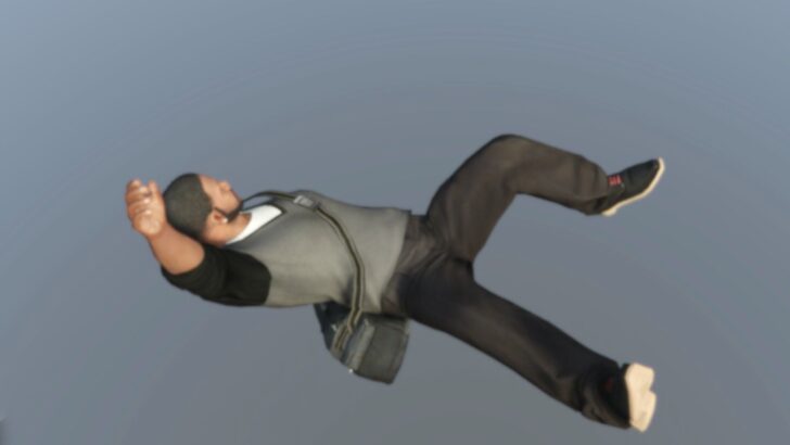 Mod de golpes no GTA 5 vira bagunça: Franklin agora carrega uma mochila misteriosa