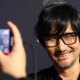 Kojima aparece na Sony usando camiseta do Joy Division e fãs vão à loucura nas redes